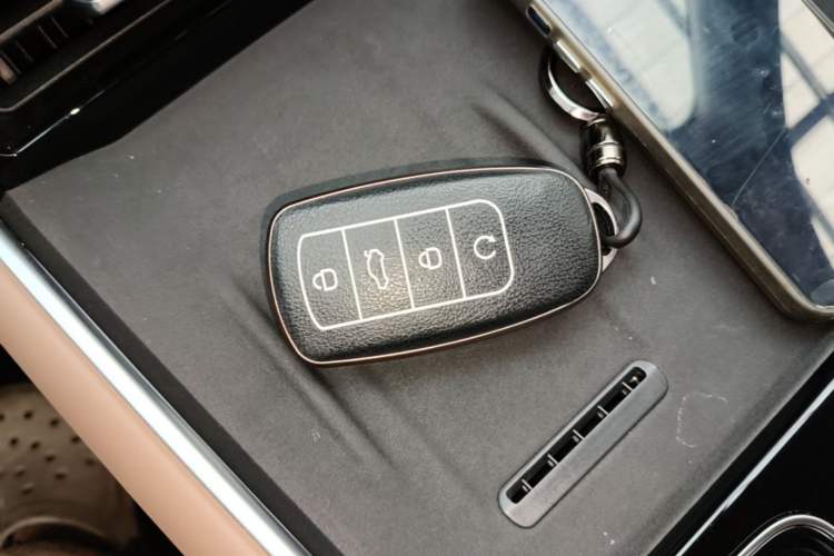 Used Chery Tiggo 8 L 2024 2.0T Two-Wheel Drive Prestige Version 5 Seats Vehicle Key