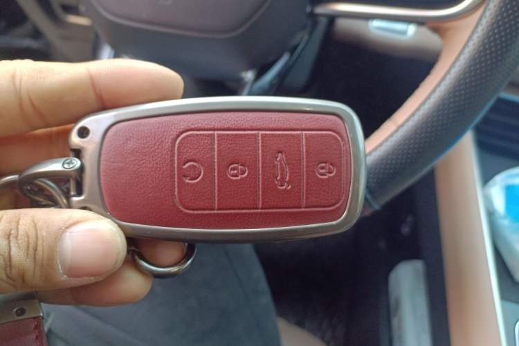 Used Chery Tiggo 8 L 2024 2.0T Two-Wheel Drive Prestige Version 5 Seats Vehicle Key