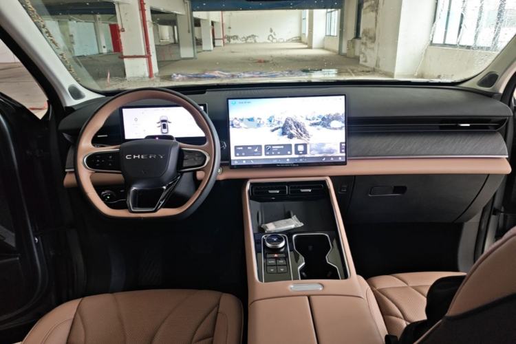 Used Chery Tiggo 8 L 2024 2.0T Two-Wheel Drive Prestige Version 5 Seats Center Console