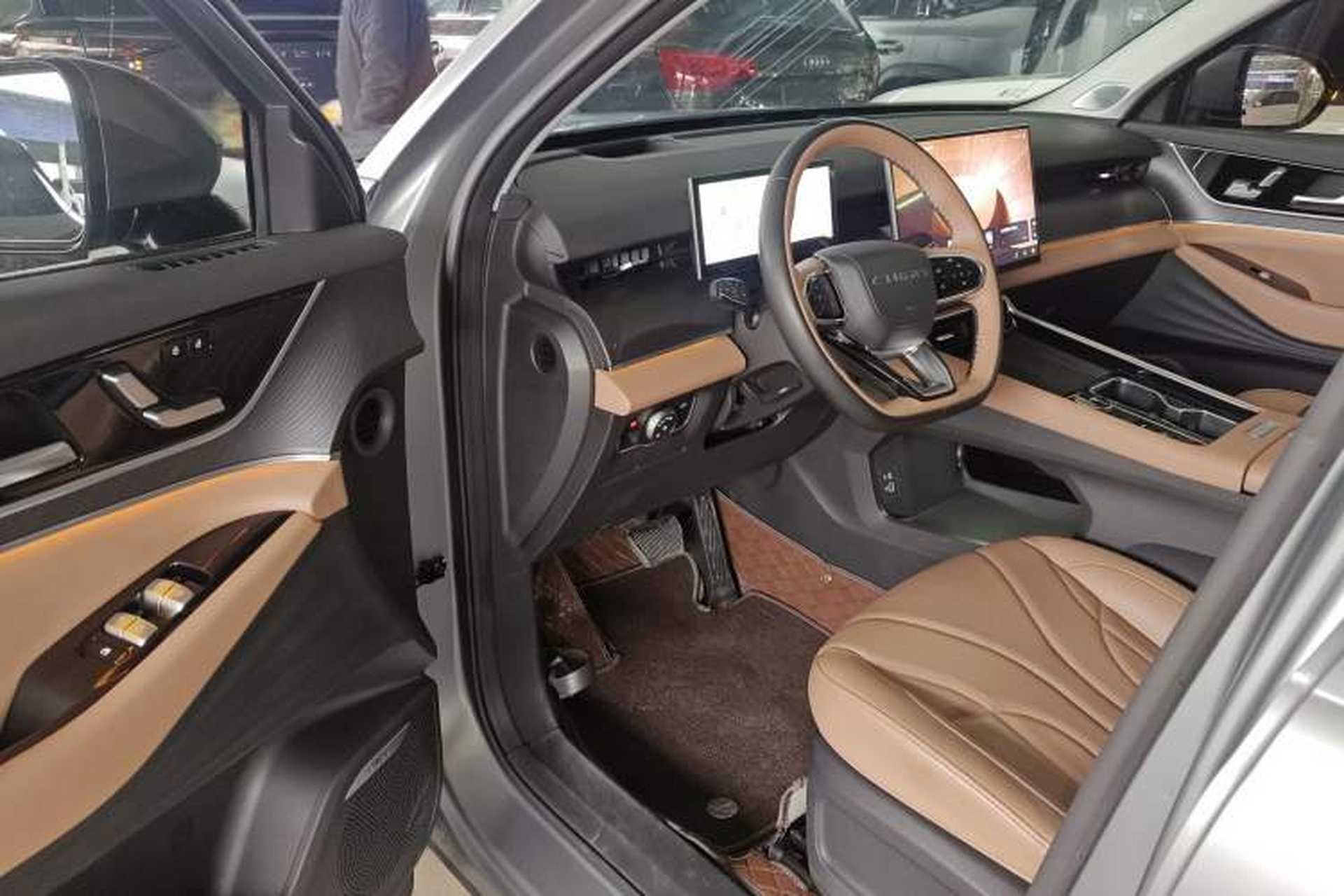 Used Chery Tiggo 8 L 2024 2.0T Two-Wheel Drive Prestige Version 5 Seats Driver Seat