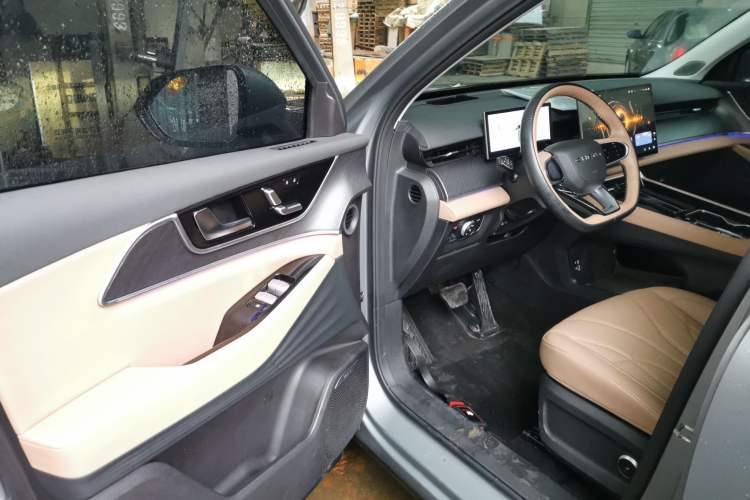 Used Chery Tiggo 8 L 2024 2.0T Two-Wheel Drive Prestige Version 5 Seats Driver Seat