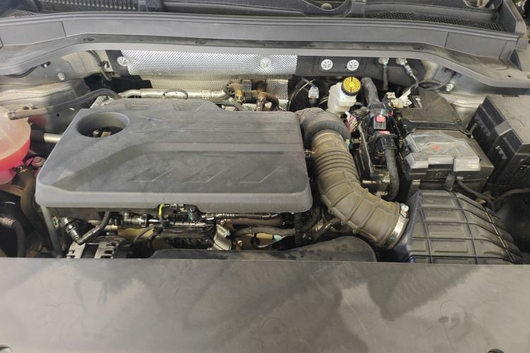 Used Chery Tiggo 8 L 2024 2.0T Two-Wheel Drive Prestige Version 5 Seats Engine Bay