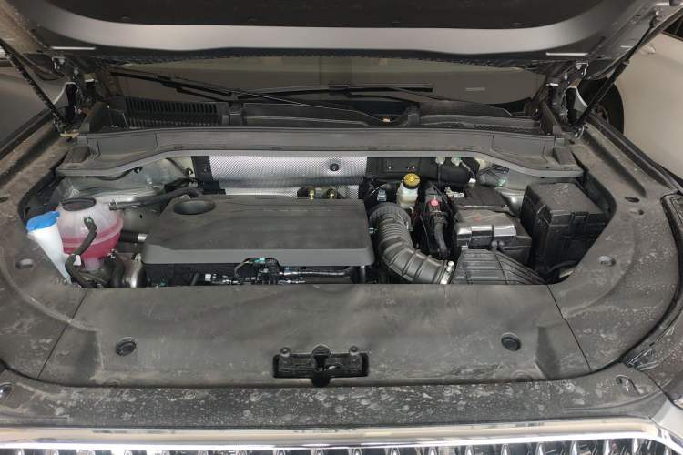 Used Chery Tiggo 8 L 2024 2.0T Two-Wheel Drive Prestige Version 5 Seats Engine Bay