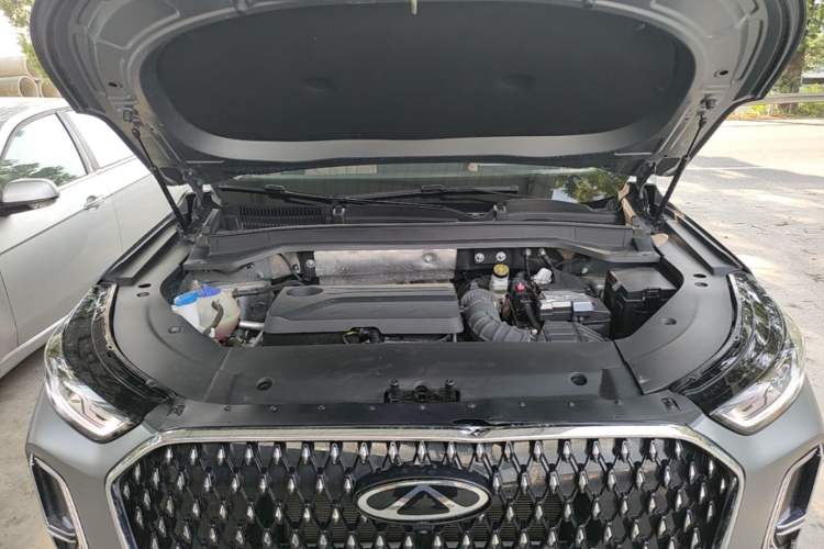 Used Chery Tiggo 8 L 2024 2.0T Two-Wheel Drive Prestige Version 5 Seats Engine Bay