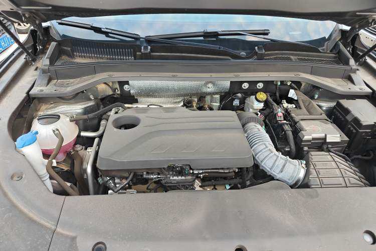 Used Chery Tiggo 8 L 2024 2.0T Two-Wheel Drive Prestige Version 5 Seats Engine Bay