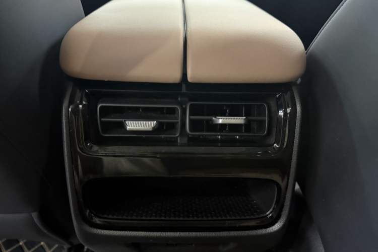 Used Chery Tiggo 8 L 2024 2.0T Two-Wheel Drive Luxury Edition 5 Seats Interior 11