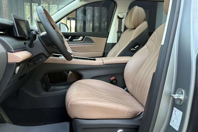 Used Chery Tiggo 8 L 2024 2.0T Two-Wheel Drive Prestige Version 5 Seats Interior 3
