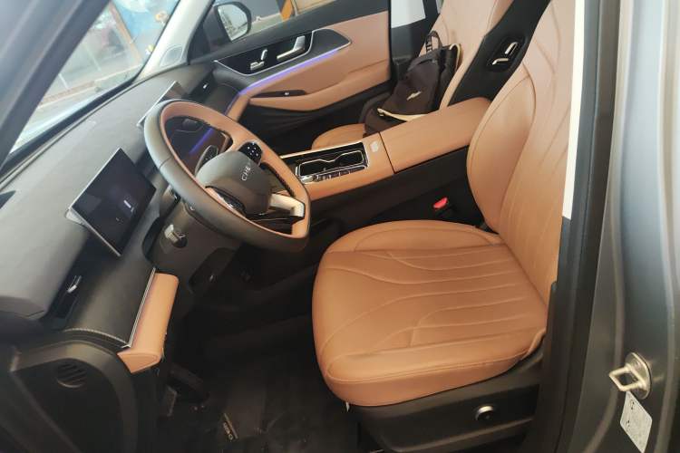 Used Chery Tiggo 8 L 2024 2.0T Two-Wheel Drive Prestige Version 5 Seats Left Front Seat