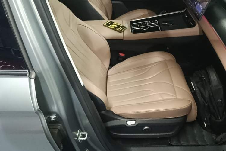 Used Chery Tiggo 8 L 2024 2.0T Two-Wheel Drive Prestige Version 5 Seats Right Front Seat