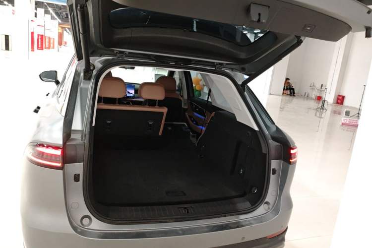 Used Chery Tiggo 8 L 2024 2.0T Two-Wheel Drive Prestige Version 5 Seats Trunk