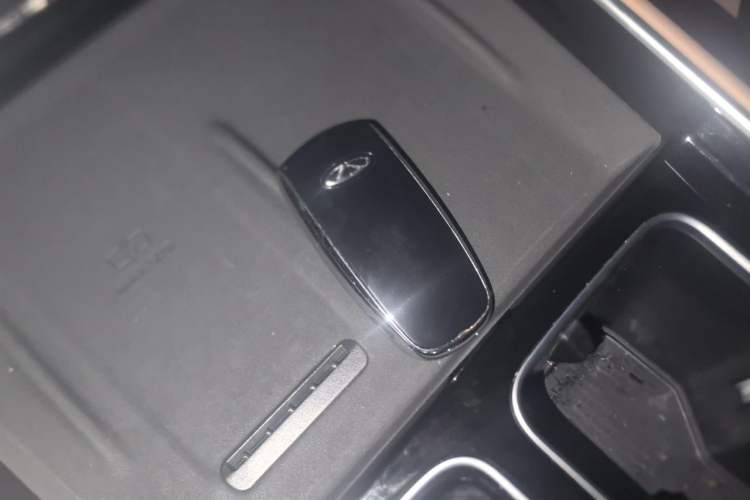 Used Chery Tiggo 8 L 2024 2.0T Two-Wheel Drive Luxury Edition 5 Seats Vehicle Key
