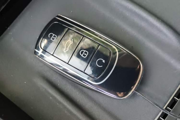 Used Chery Tiggo 8 L 2024 2.0T Two-Wheel Drive Prestige Version 5 Seats Vehicle Key