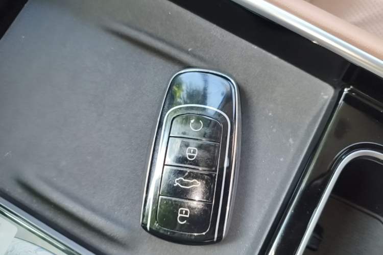 Used Chery Tiggo 8 L 2024 2.0T Two-Wheel Drive Prestige Version 5 Seats Vehicle Key