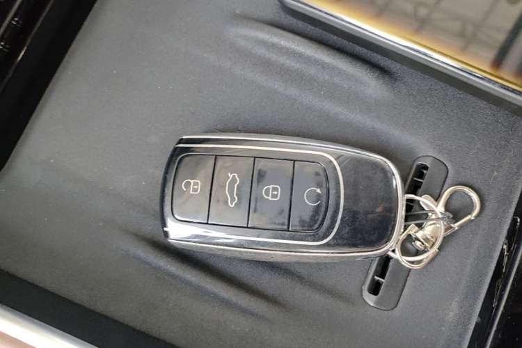 Used Chery Tiggo 8 L 2024 2.0T Two-Wheel Drive Prestige Version 5 Seats Vehicle Key