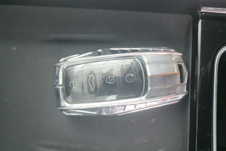 Used Chery Tiggo 8 L 2024 2.0T Two-Wheel Drive Prestige Version 5 Seats Vehicle Key