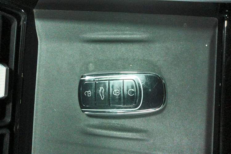 Used Chery Tiggo 8 L 2024 2.0T Two-Wheel Drive Prestige Version 5 Seats Vehicle Key