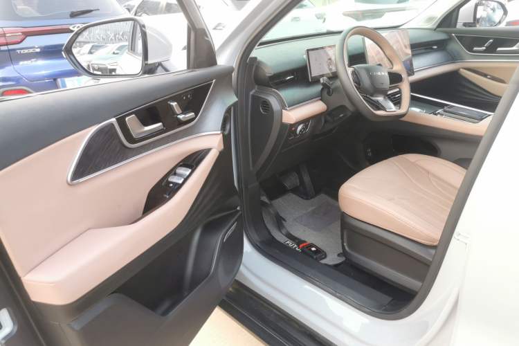 Used Chery Tiggo 8 L 2024 2.0T Two-Wheel Drive Luxury Edition 5 Seats Interior 3