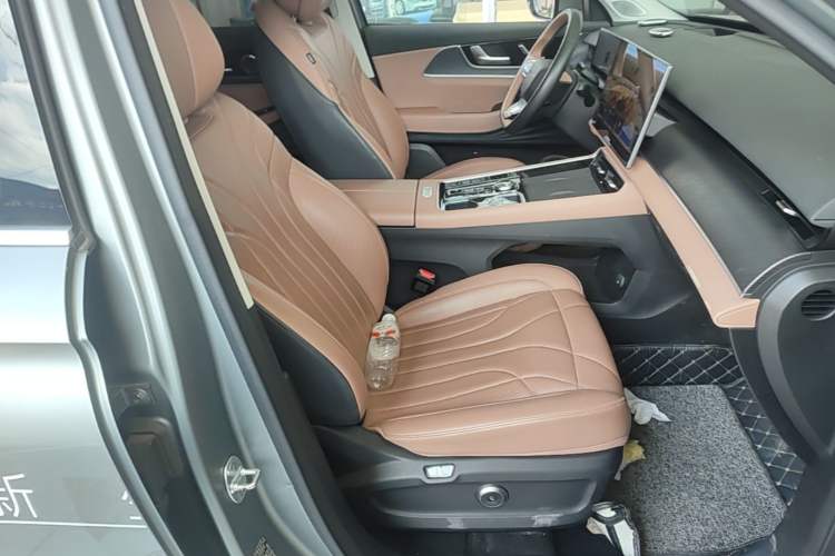 Used Chery Tiggo 8 L 2024 2.0T Two-Wheel Drive Prestige Version 5 Seats Right Front Seat
