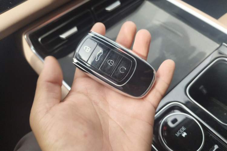 Used Chery Tiggo 8 L 2024 2.0T Two-Wheel Drive Luxury Edition 5 Seats Vehicle Key