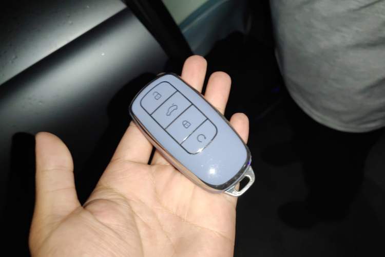 Used Chery Tiggo 8 L 2024 2.0T Two-Wheel Drive Prestige Version 5 Seats Vehicle Key