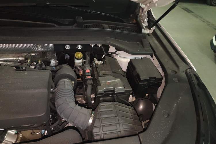 Used Chery Tiggo 8 L 2024 2.0T Two-Wheel Drive Prestige Version 5 Seats Engine Bay Left