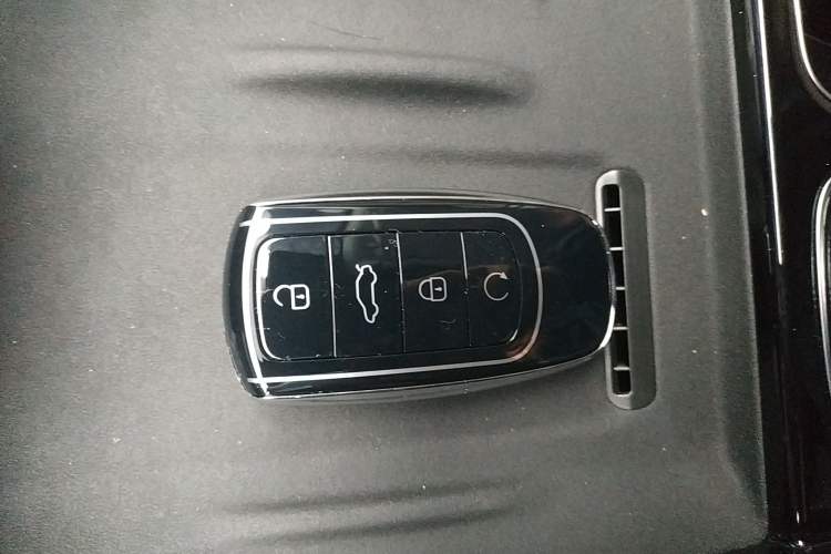 Used Chery Tiggo 8 L 2024 2.0T Two-Wheel-Drive Luxury Version 7 Seats Interior 1