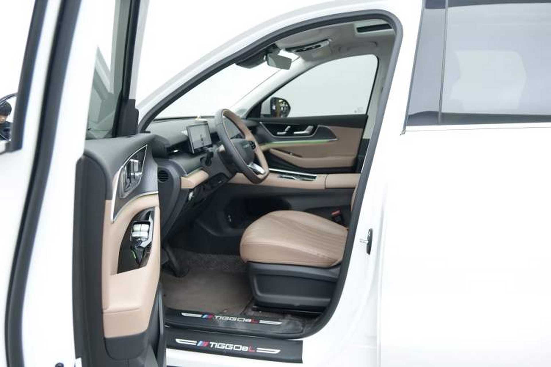 Used Chery Tiggo 8 L 2024 2.0T Two-Wheel Drive Luxury Edition 5 Seats Interior 5
