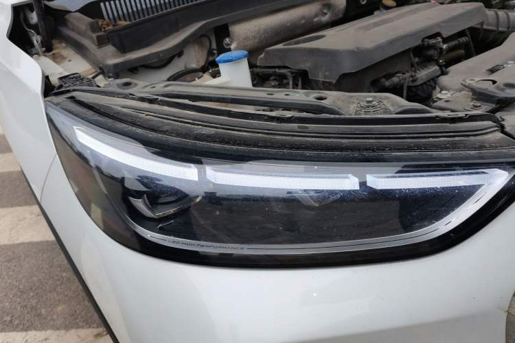 Used Chery Tiggo 8 L 2024 2.0T Two-Wheel Drive Standard Edition 5 Seats Right Front Headlight