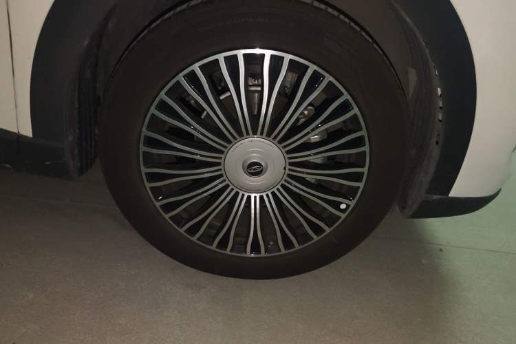 Used Chery Tiggo 8 L 2024 2.0T Two-Wheel Drive Prestige Version 5 Seats Right Front Wheel Hub