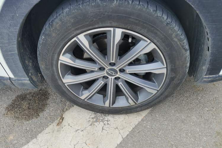 Used Chery Tiggo 8 L 2024 2.0T Two-Wheel Drive Standard Edition 5 Seats Right Front Wheel Hub