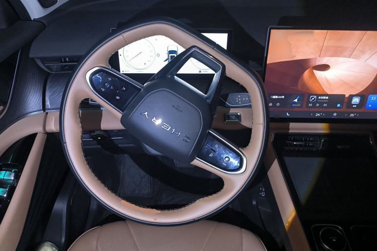 Used Chery Tiggo 8 L 2024 2.0T Two-Wheel Drive Luxury Edition 5 Seats Steering Wheel