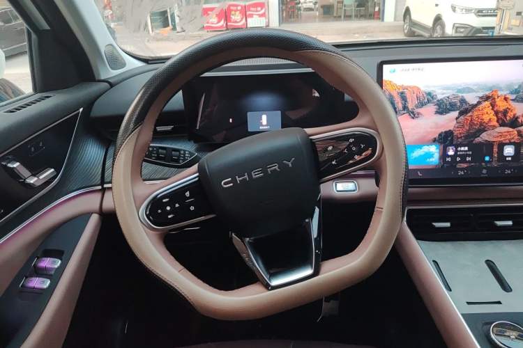 Used Chery Tiggo 8 L 2024 2.0T Two-Wheel-Drive Luxury Version 7 Seats Steering Wheel