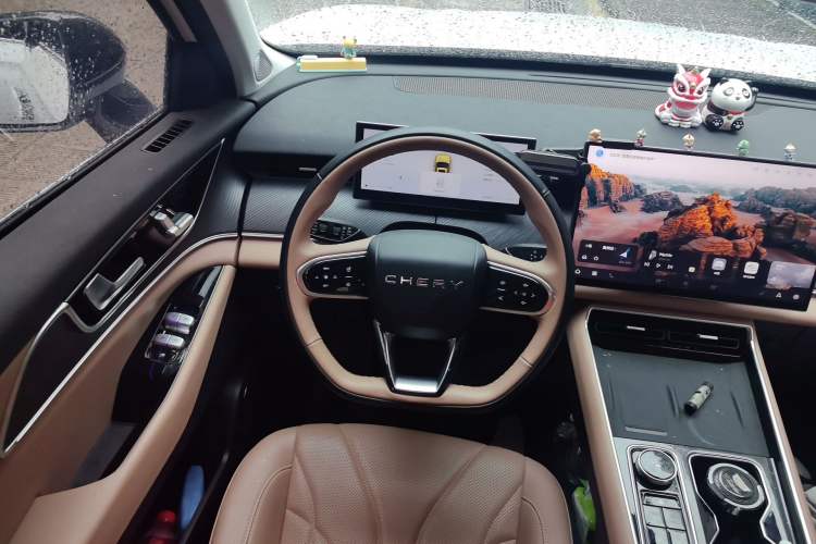 Used Chery Tiggo 8 L 2024 2.0T Two-Wheel Drive Luxury Edition 5 Seats Steering Wheel