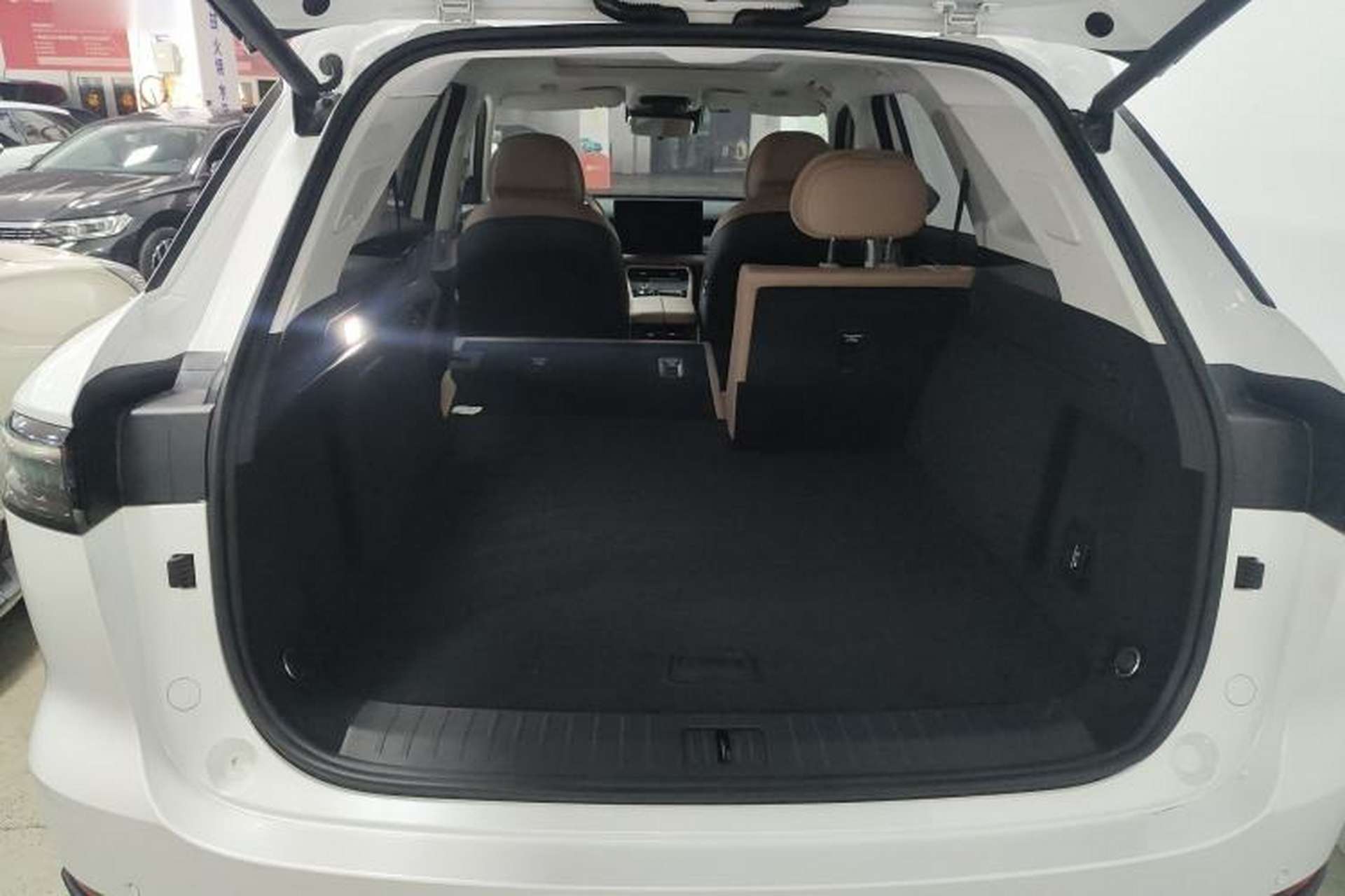 Used Chery Tiggo 8 L 2024 2.0T Two-Wheel Drive Prestige Version 5 Seats Trunk