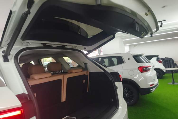 Used Chery Tiggo 8 L 2024 2.0T Two-Wheel-Drive Luxury Version 7 Seats Trunk