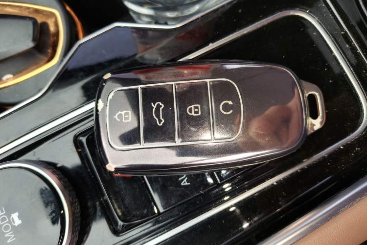 Used Chery Tiggo 8 L 2024 2.0T Two-Wheel Drive Standard Edition 5 Seats Vehicle Key