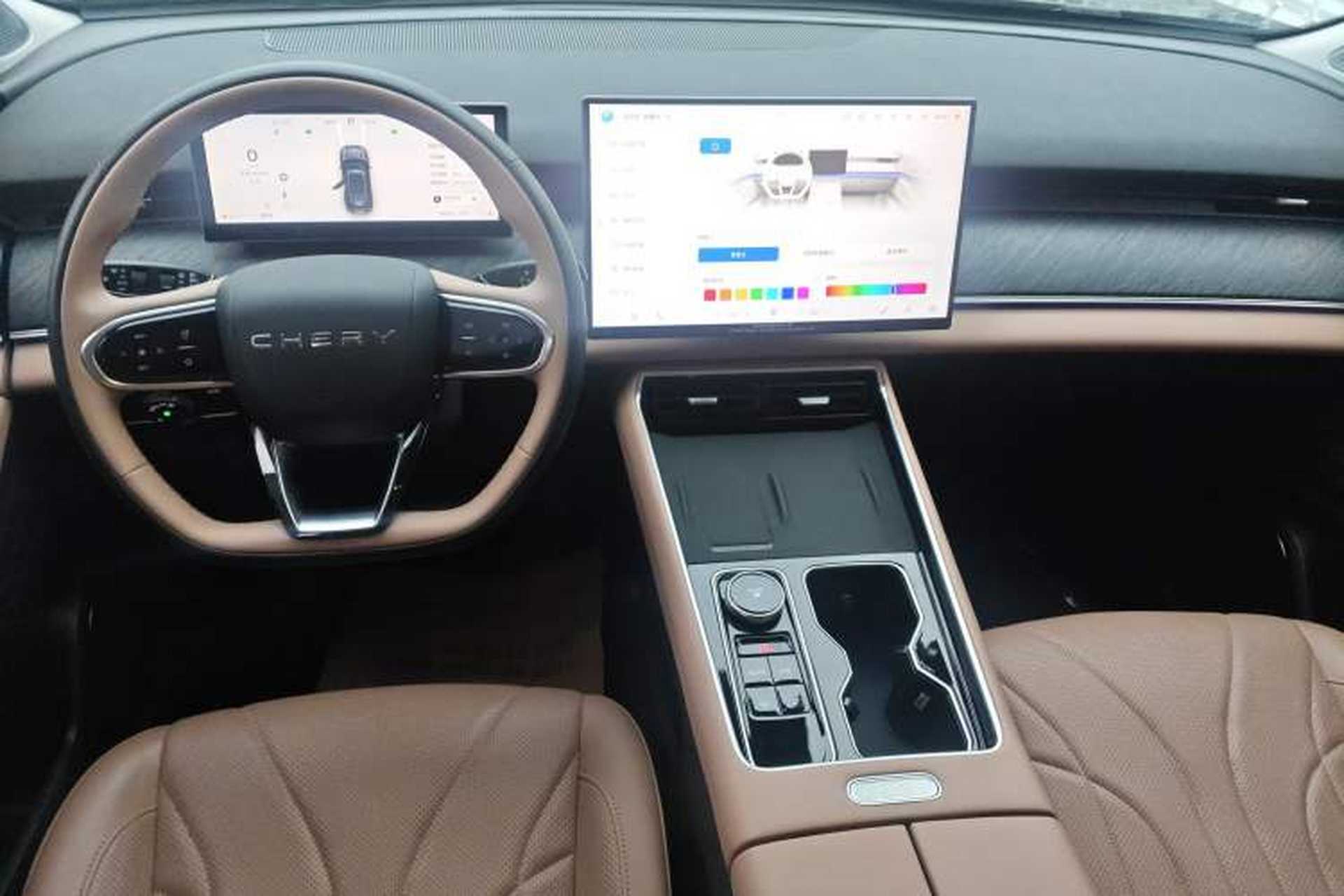 Used Chery Tiggo 8 L 2025 Model 2.0T Two-Wheel Drive Changhong Edition—5 Seaters Center Console