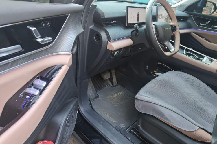 Used Chery Tiggo 8 L 2025 Model 2.0T Two-Wheel Drive Changhong Edition—5 Seaters Driver Seat