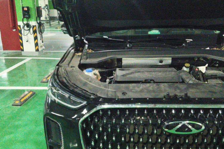 Used Chery Tiggo 8 L 2025 Model 2.0T Two-Wheel Drive Changhong Edition—5 Seaters Engine Bay Right