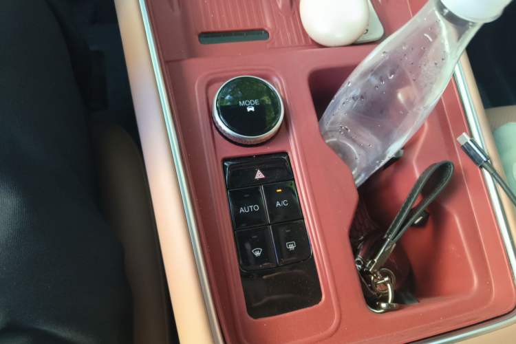 Used Chery Tiggo 8 L 2025 Model 2.0T Two-Wheel Drive Changhong Edition—5 Seaters Gear Lever