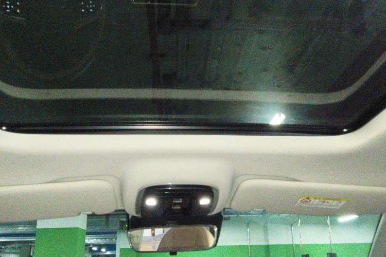 Used Chery Tiggo 8 L 2025 Model 2.0T Two-Wheel Drive Changhong Edition—5 Seaters Headliner
