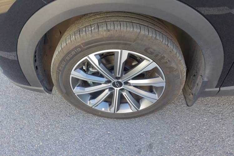 Used Chery Tiggo 8 L 2025 Model 2.0T Two-Wheel Drive Changhong Edition—7 Seaters Left Front Wheel Hub