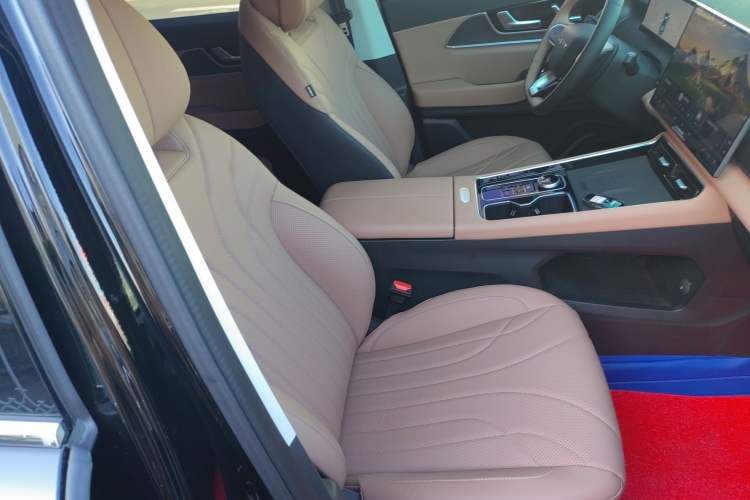 Used Chery Tiggo 8 L 2025 Model 2.0T Two-Wheel Drive Changhong Edition—7 Seaters Right Front Seat