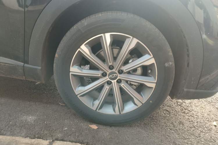 Used Chery Tiggo 8 L 2025 Model 2.0T Two-Wheel Drive Changhong Edition—5 Seaters Right Front Wheel Hub