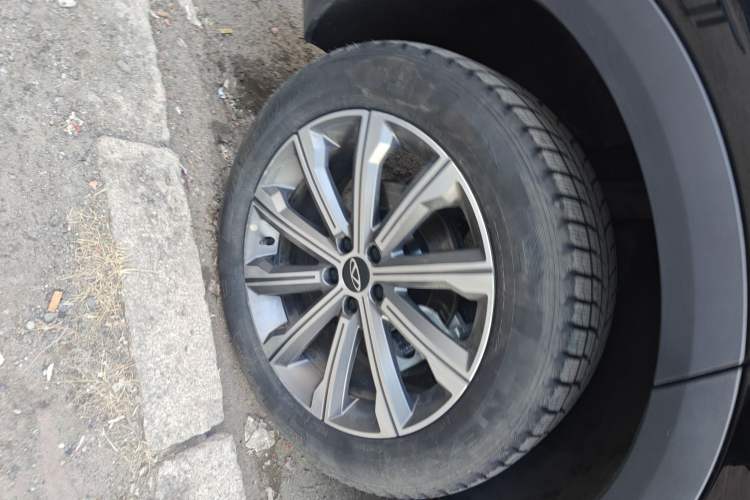 Used Chery Tiggo 8 L 2025 Model 2.0T Two-Wheel Drive Changhong Edition—5 Seaters Right Front Wheel Hub