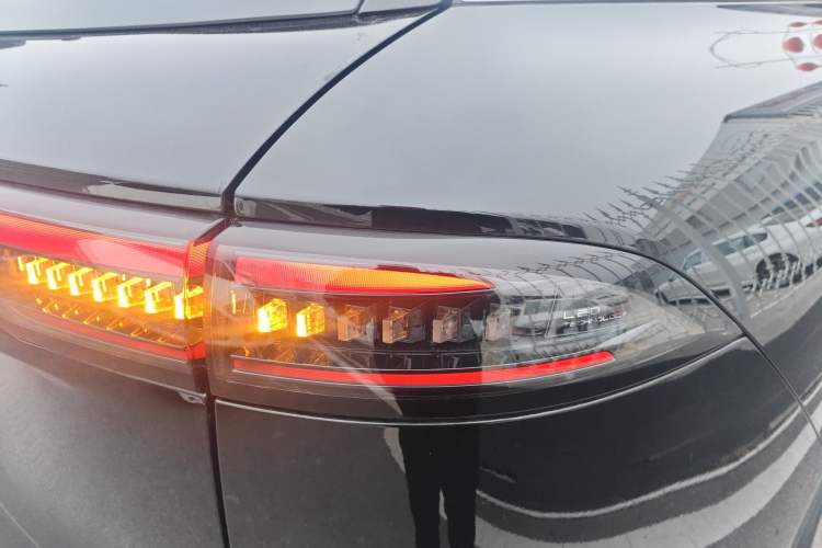 Used Chery Tiggo 8 L 2025 Model 2.0T Two-Wheel Drive Changhong Edition—5 Seaters Right Rear Taillight