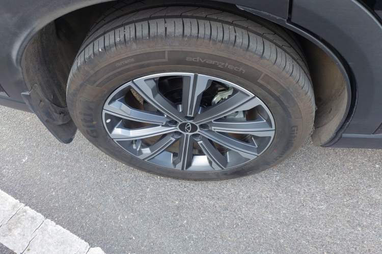 Used Chery Tiggo 8 L 2025 Model 2.0T Two-Wheel Drive Changhong Edition—7 Seaters Right Rear Wheel Hub