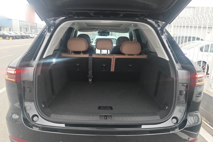 Used Chery Tiggo 8 L 2025 Model 2.0T Two-Wheel Drive Changhong Edition—5 Seaters Trunk
