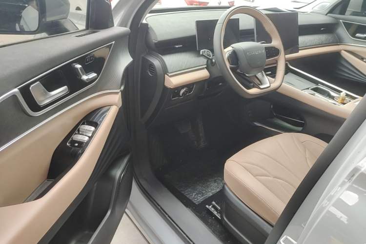 Used Chery Tiggo 8 L 2025 Model 2.0T Two-Wheel Drive Changhong Edition—7 Seaters Driver Seat
