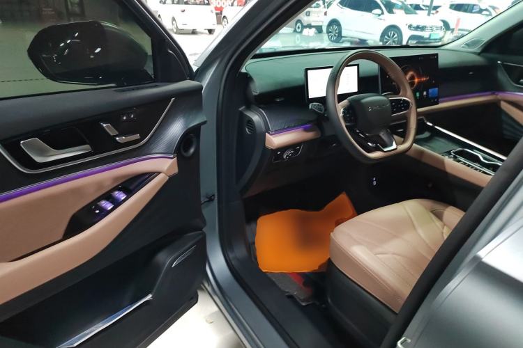 Used Chery Tiggo 8 L 2025 Model 2.0T Two-Wheel Drive Changhong Edition—5 Seaters Driver Seat